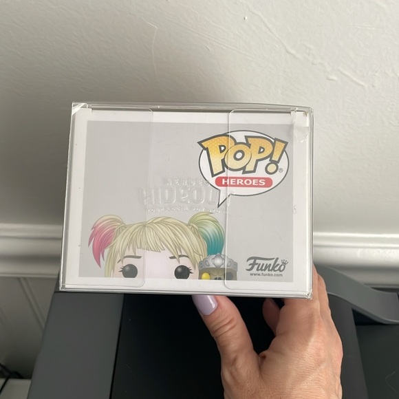 Funko Pop! Heroes: Birds of Prey - Harley Quinn with Beaver, Multicolor - Picture 5 of 5